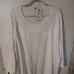 Woman's new white top  New with tags 4X